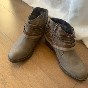 Ankle booties